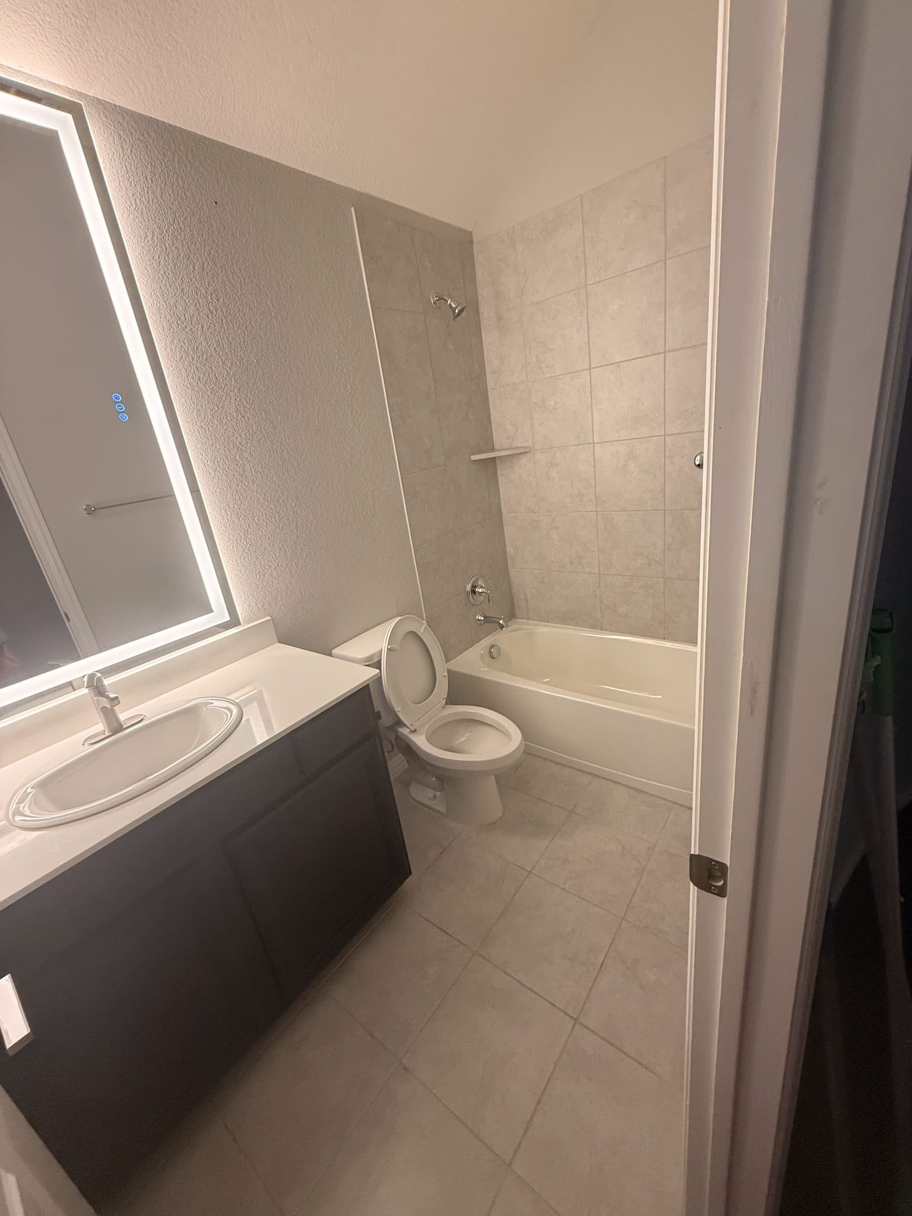 Professionally cleaned bathroom by Haalo Maid & House Cleaning Services